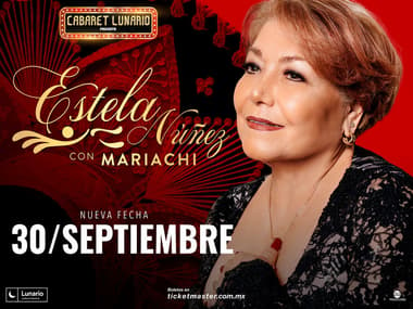 Estela Nuñez con Mariachi